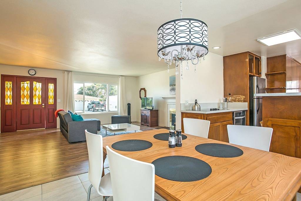 Neu gelistet! Geräumiges modernes Strandhaus - zu Fuß zum Strand in Ventura, Ventura County