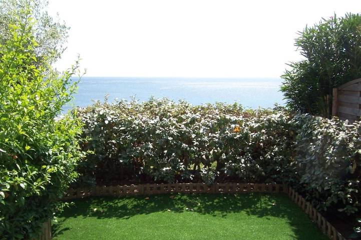 Appartement de vacances pour 4 personnes, avec terrasse ainsi que vue et jardin