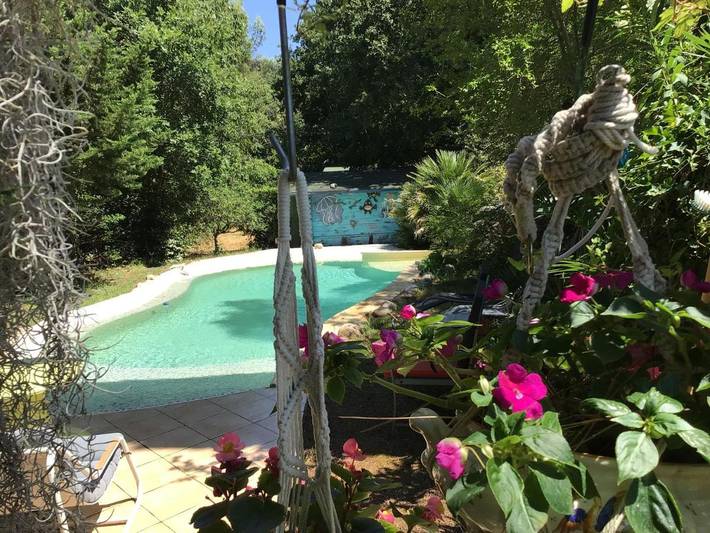 Tente pour 2 personnes, avec vue ainsi que jardin et piscine, animaux acceptés dans le Var