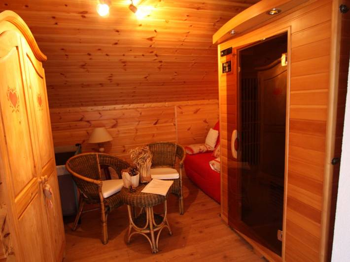 Chalet chaleureux avec sauna, terrain, terrasse et babyfoot à Saint-Nabord in Saint-Nabord, Région d'Épinal