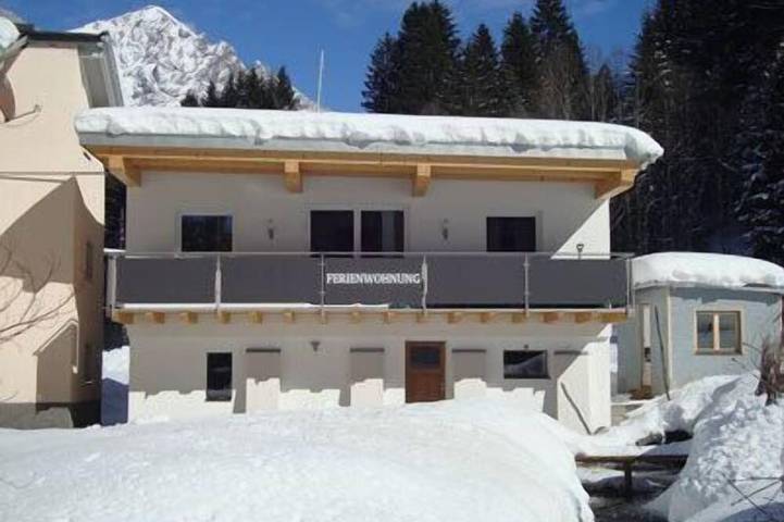 Ferienwohnung für 9 Personen, mit Balkon und Garten in Klösterle am Arlberg