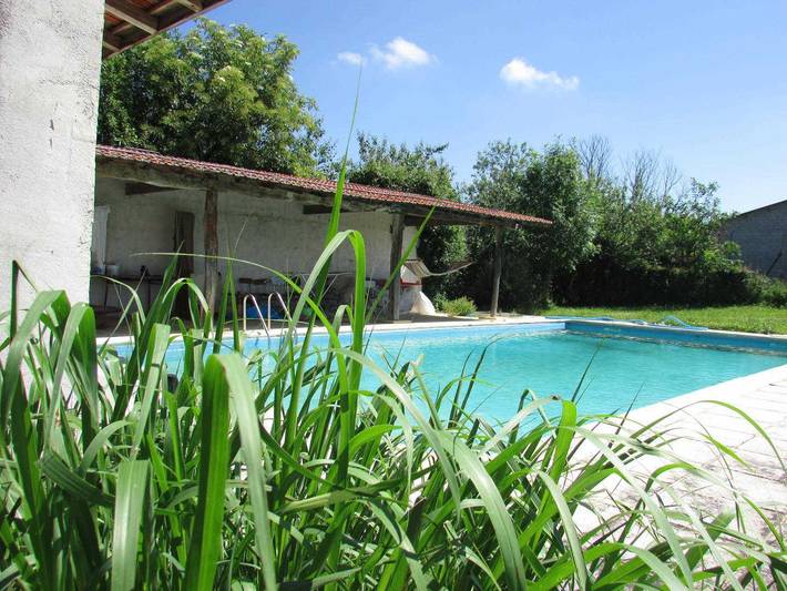 Gîte pour 7 personnes, avec Terrasse ainsi que Jardin et Piscine