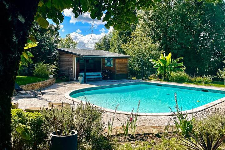 Maison de vacances pour 4 personnes, avec terrasse et piscine, animaux acceptés