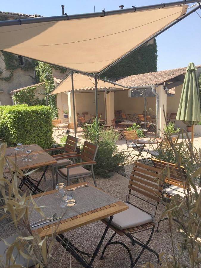 Location de vacances pour 2 personnes, avec piscine ainsi que vue et terrasse à La Bastide-des-Jourdans - 3