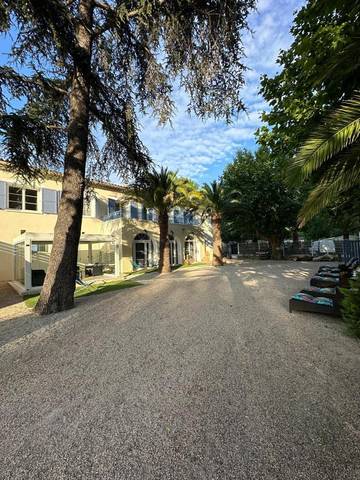 Maison d’hôte pour 2 personnes, avec jardin et vue à Grimaud