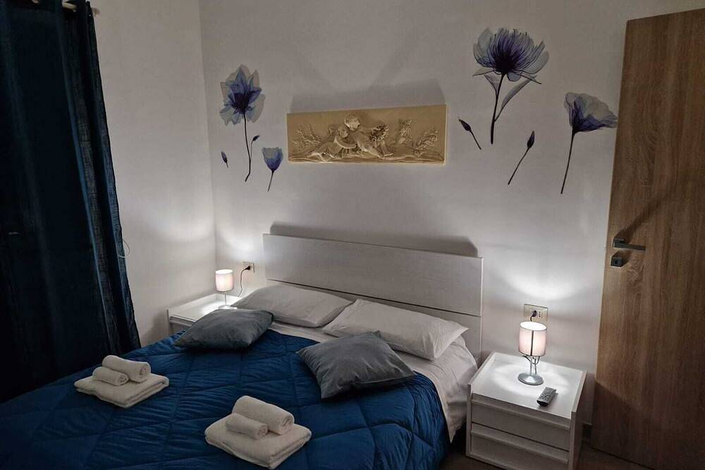 Appartamento intero, A  5 minuti dall'aeroporto fiumicino/roma ,casa singola 50 mq , con giardino. in Fiumicino, Provincia di Roma