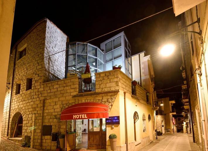 Hôtel pour 2 personnes, avec Terrasse à Loceri