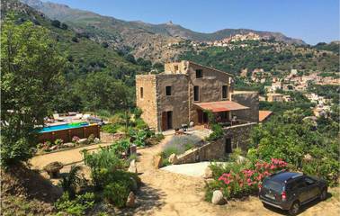 Gîte pour 8 personnes, avec jardin ainsi que terrasse et piscine à Ville-di-Paraso
