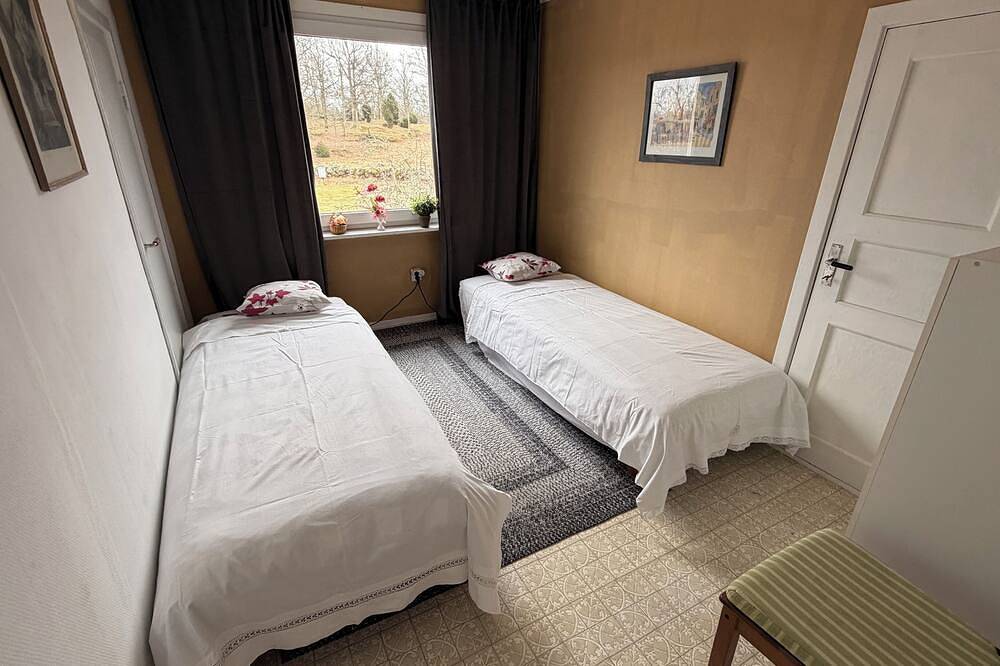 2 stora hus, 20 rum, jacuzzi, bastu, lekplats, sjö, ljud, ljus, Tv, bra internet in Jönköpings län