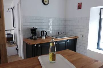 Gîte pour 5 personnes, avec balcon à Châteldon