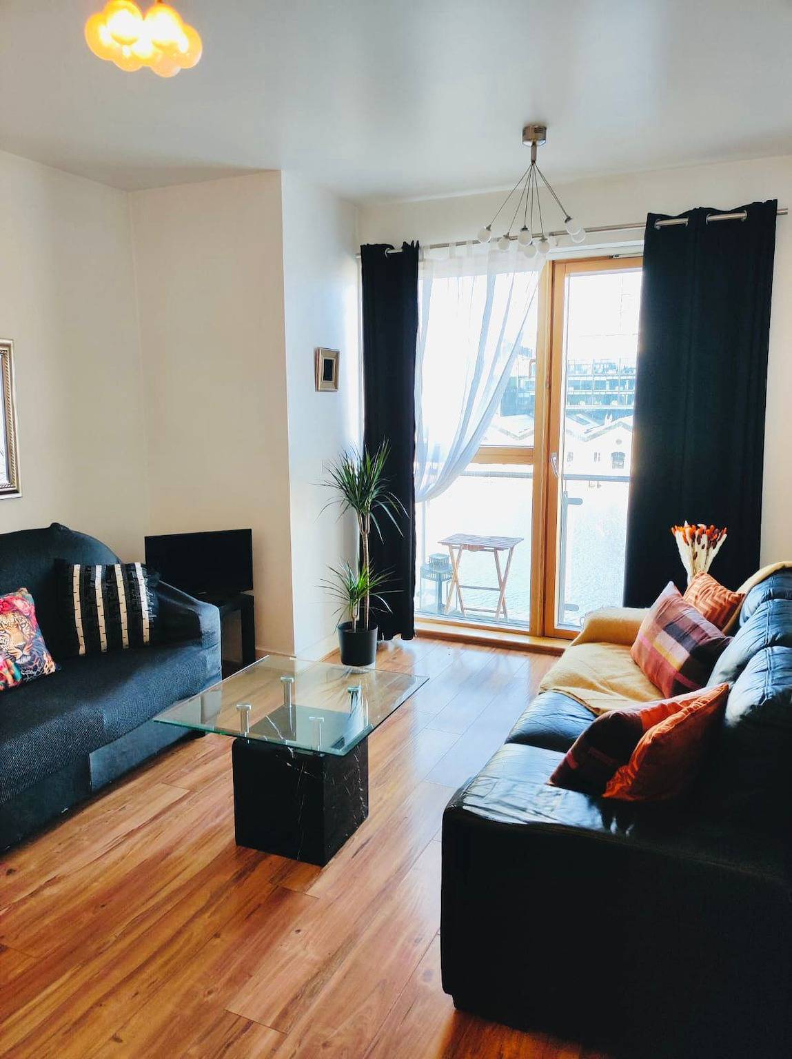 Ganze Ferienwohnung, Waterfront Views 2 Beds / 2 Baths in Dublin, County Dublin