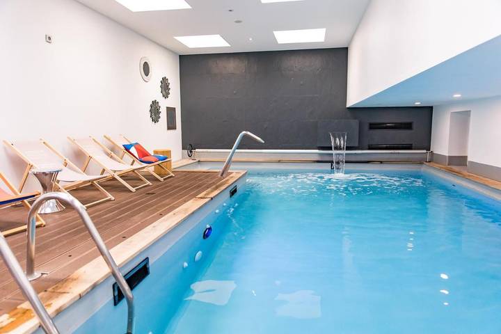 Hôtel pour 4 personnes, avec piscine et vue ainsi que sauna et jardin