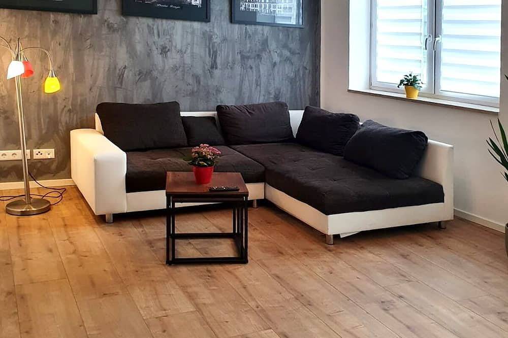 Entire apartment, Modern and spacious apartment, with separate access in Dohna, Eastern Ore Mountains