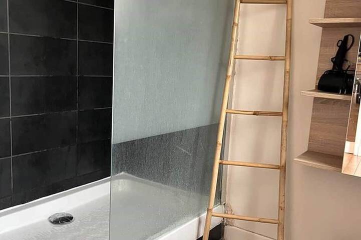 Appartement entier, La Villa Louana - numéro - 3 in Aubusson, Région d'Aubussargues