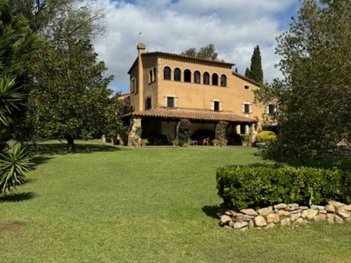 Casa rural para 8 personas, con jardín en Montrás