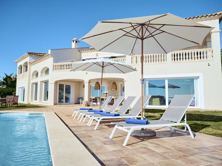 Villa Luna Suites on the seafront in Llucmajor, Coast of Mallorca