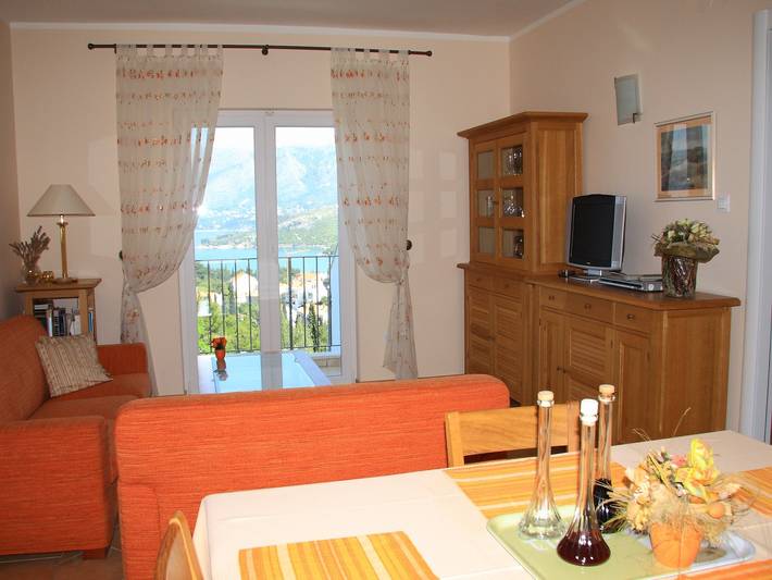 Gîte pour 4 personnes, avec piscine ainsi que balcon et jacuzzi, adapté aux familles à Cavtat - 3