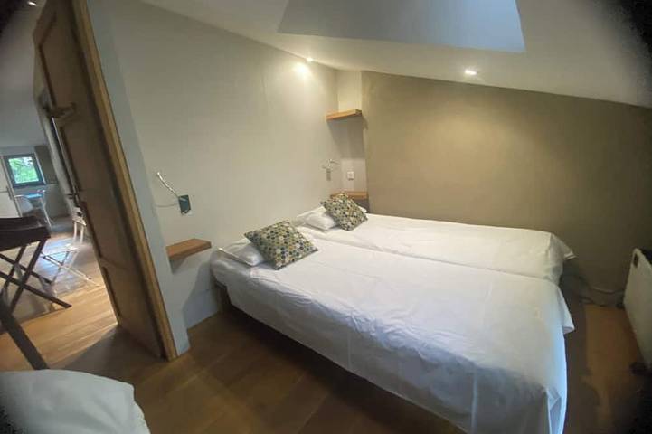 Entire apartment, Luxury Penthouse Apartment in the centre of Lourmarin in Lourmarin, Parc naturel régional du Luberon