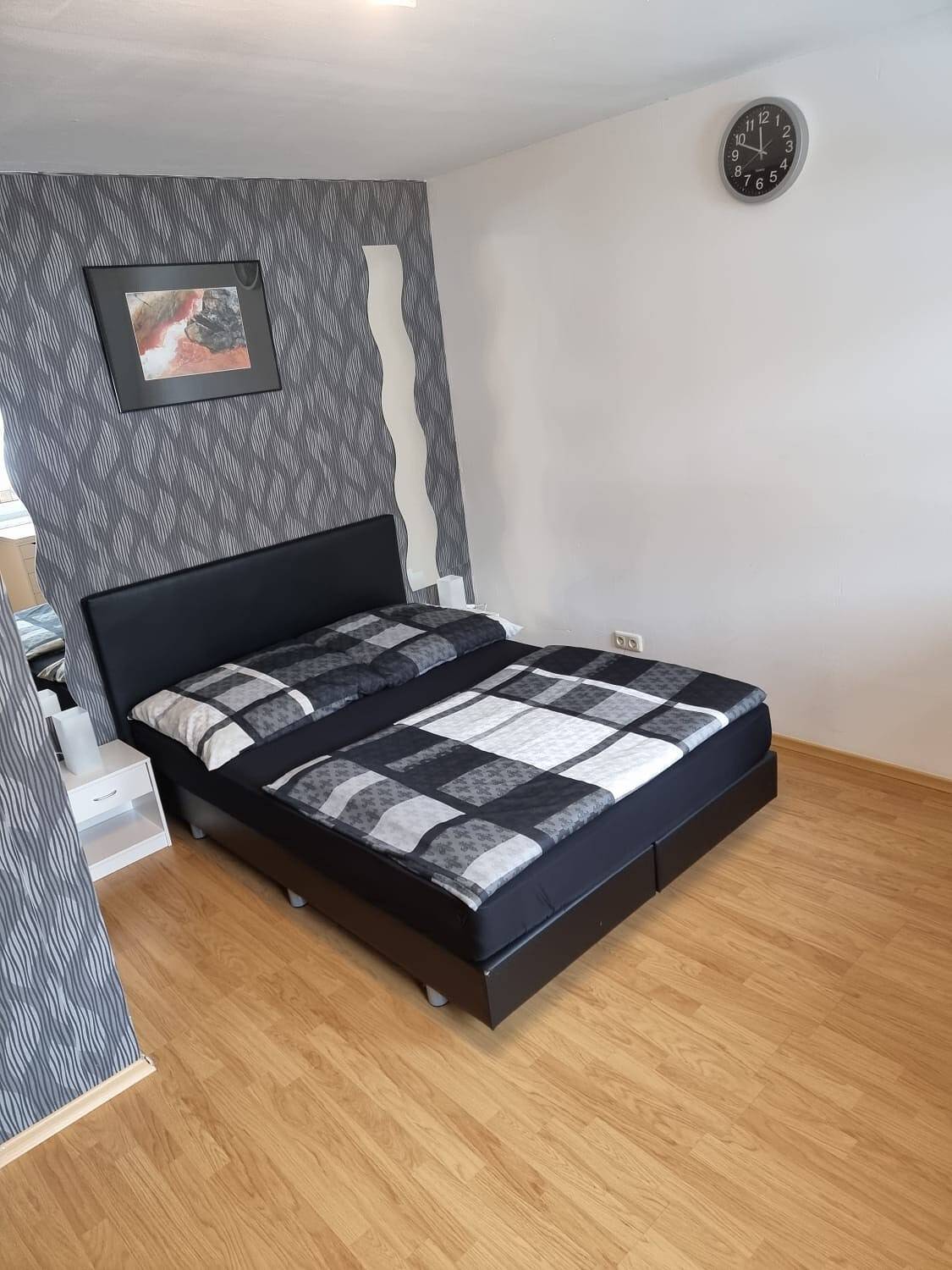 Ganze Wohnung, Große 4 Zimmerwohnung mit Balkon und Wlan in Zwickau, Chemnitz und Umgebung