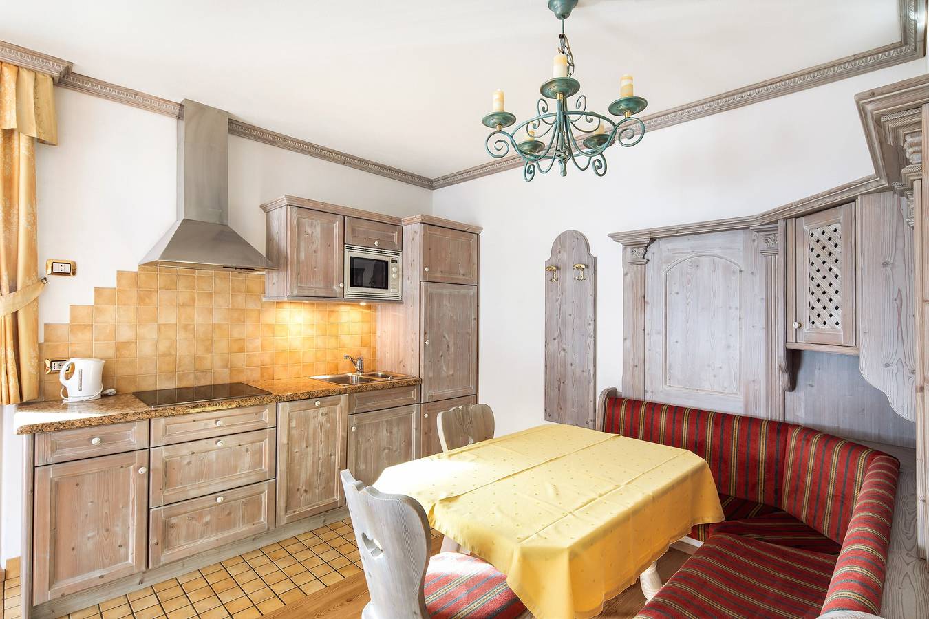Hel lägenhet, Holiday Apartment "Casa Li Roina n 48" with Mountain View, Balconies & Wi-Fi in Livigno (Town), Livigno