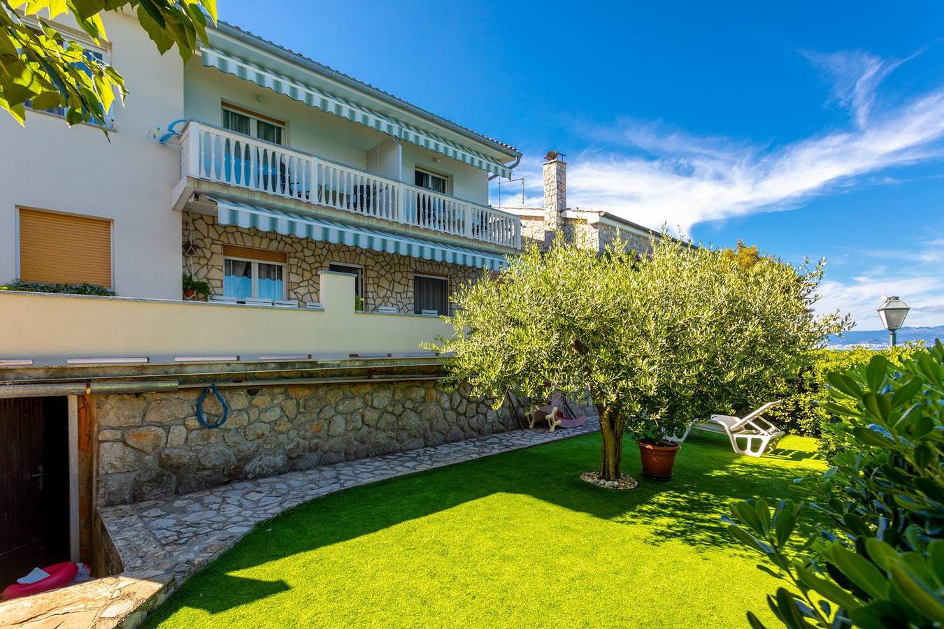 Apartment for 4-5 persons by the beach, with Wifi and Ac in Vantacici, Krk