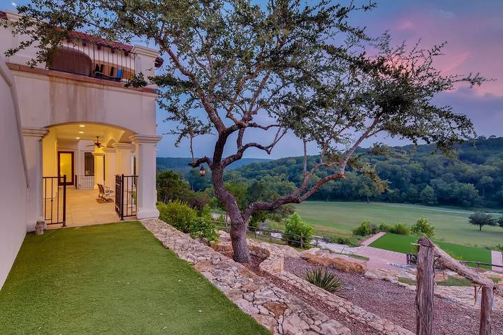 Villa for 10 people, with hot tub and balcony in Lake Travis