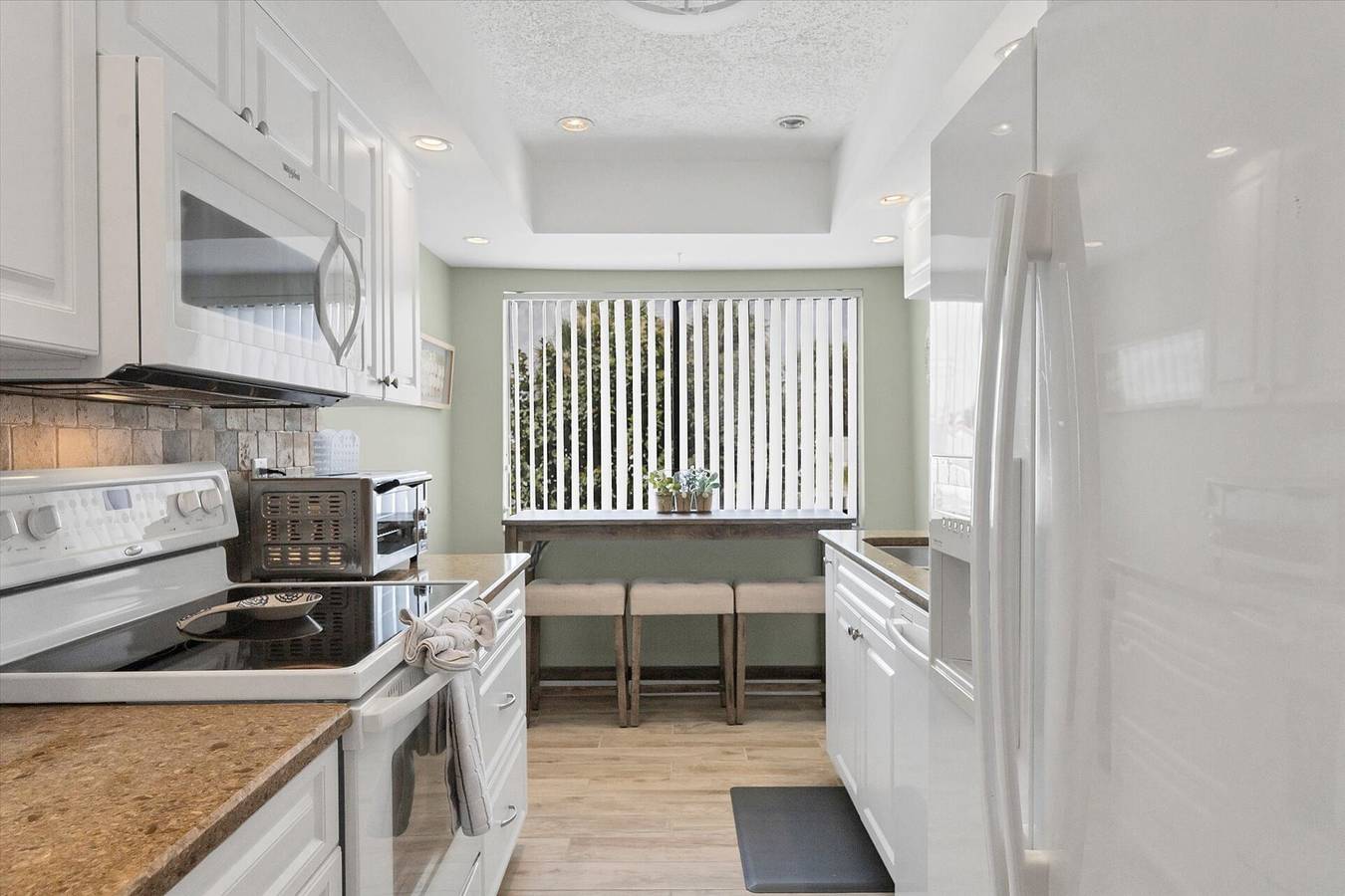 Beachside Bliss: Sarasota County Condo 1006 Awaits in Venice (Florida), Sarasota County