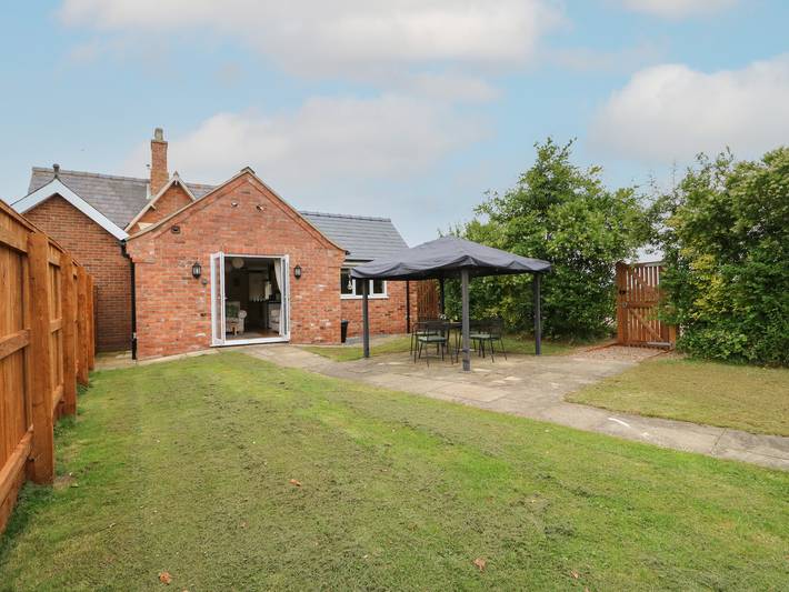 Log cabin for 2 people, with garden in Lincolnshire