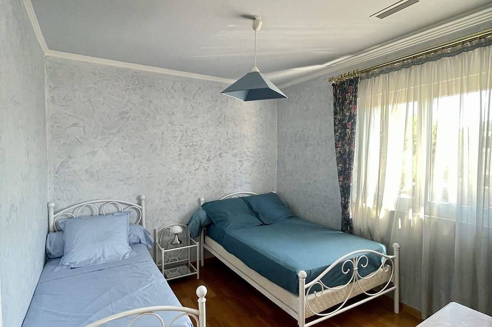 Belle maison spacieuse , confortable, calme. tout en étant proche des commerces in Mollégès, Région d'Arles