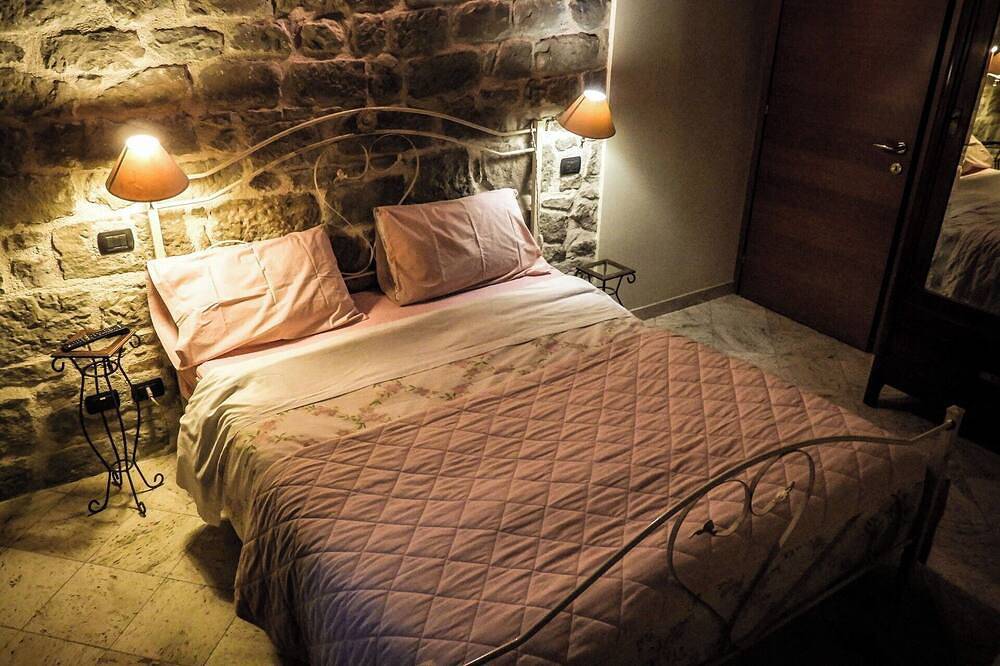 Bellissima villa per 14 ospiti con Wifi, Tv e animali ammessi, vicino Ascoli Piceno in Roccafluvione, Parco nazionale dei Monti Sibillini