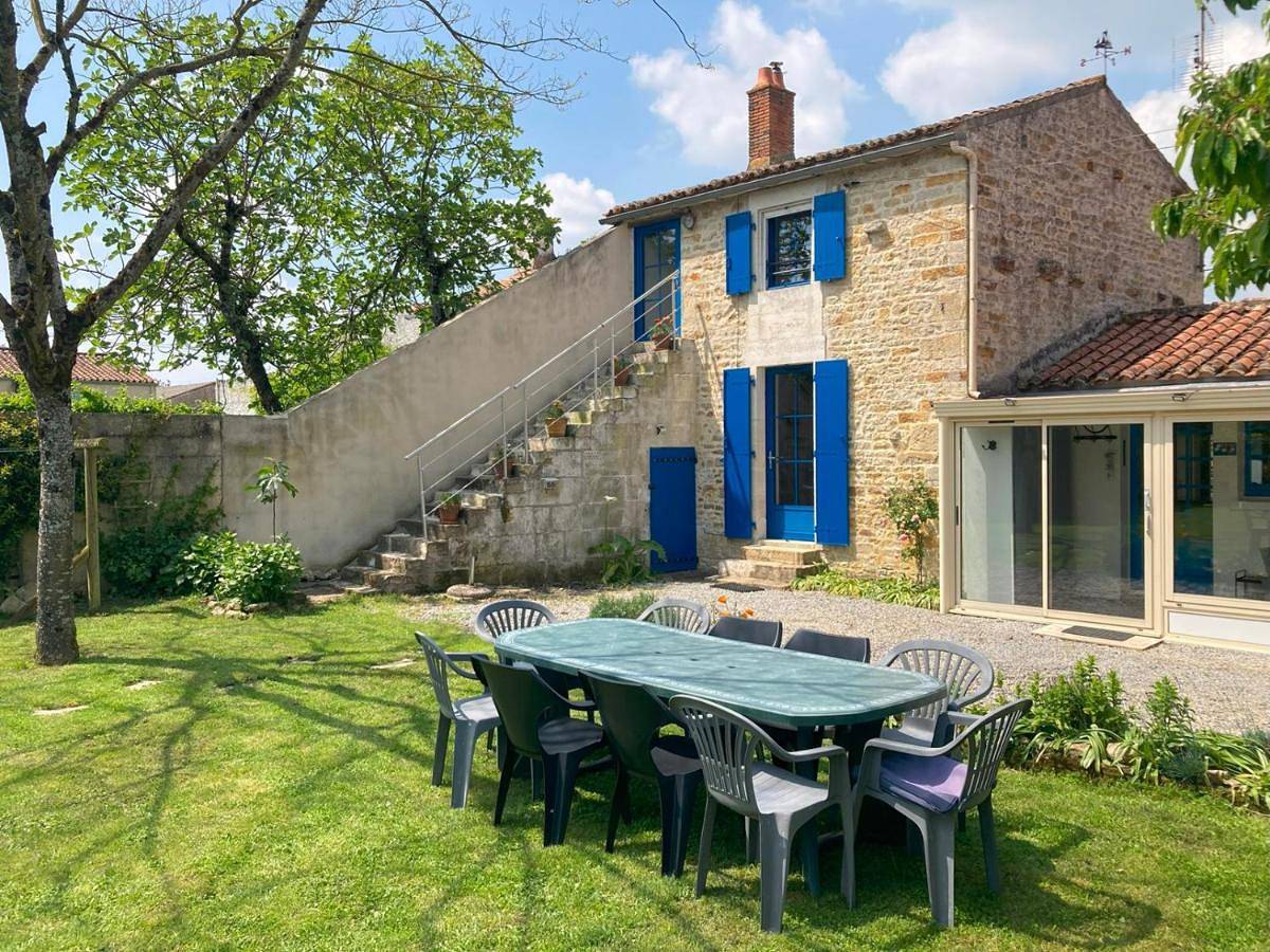 Gîte de charme avec spa privatif pour 4 à 6 personnes in Péault, Région de La Roche-sur-Yon