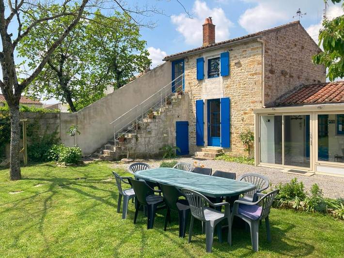 Gîte pour 6 personnes, avec jacuzzi ainsi que jardin et terrasse à Péault