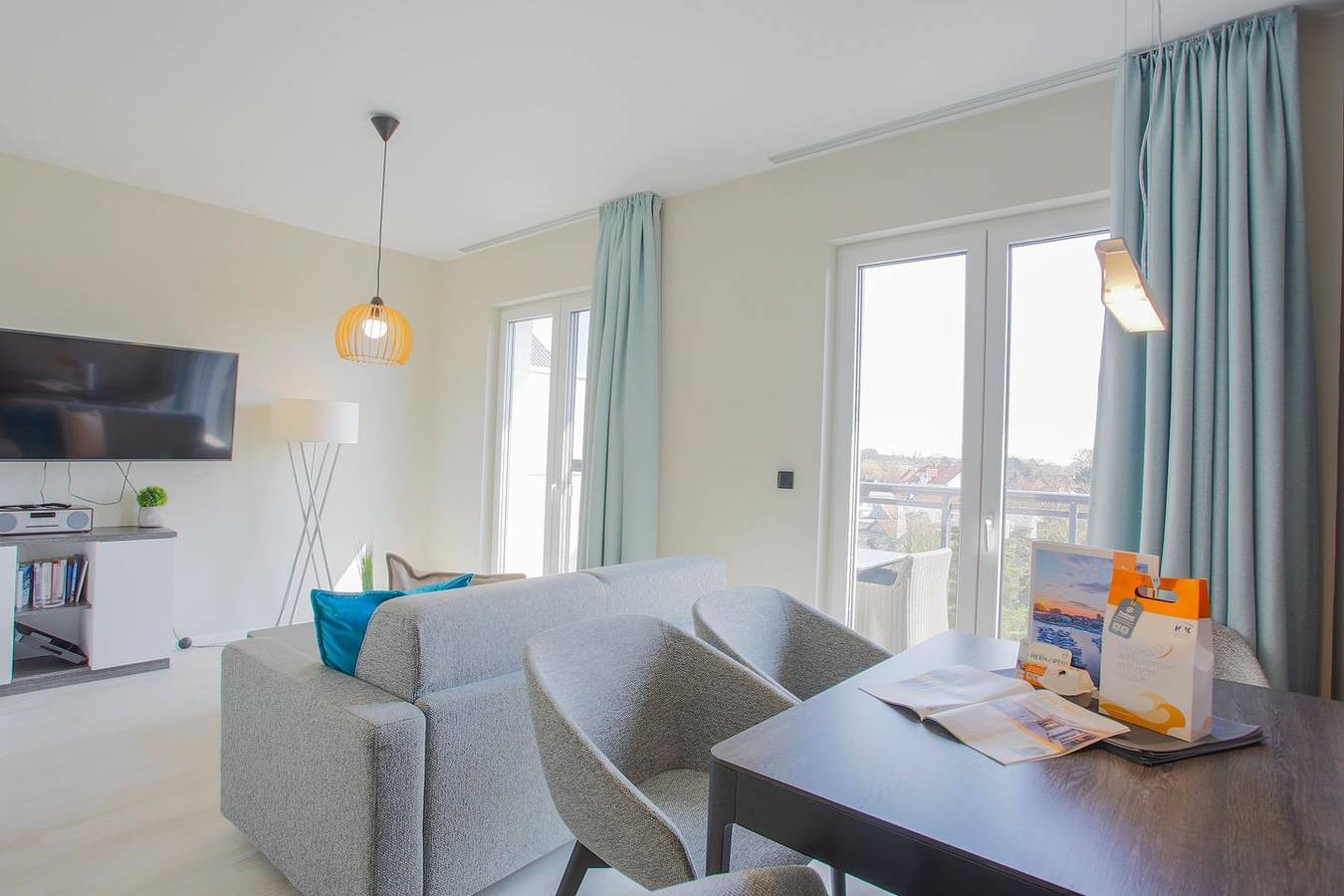 Ganze Wohnung, Ferienwohnung Sommerzeit mit Ostbalkon und Boddenblick in Wustrow, Fischland