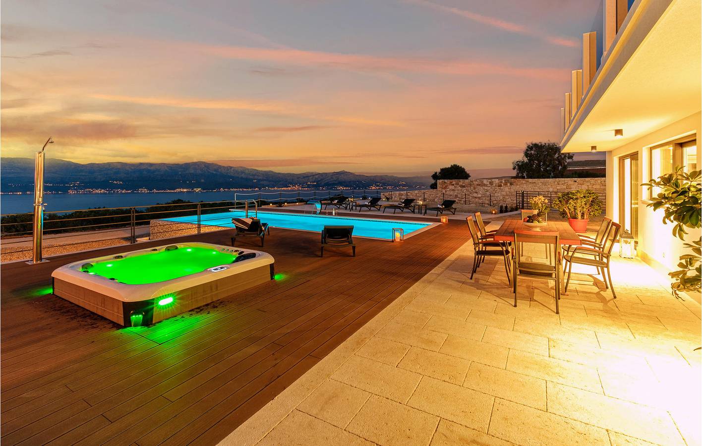 Gemütliches Apartment mit Pool, Terrasse und Parkplatz in Supetar, Brac