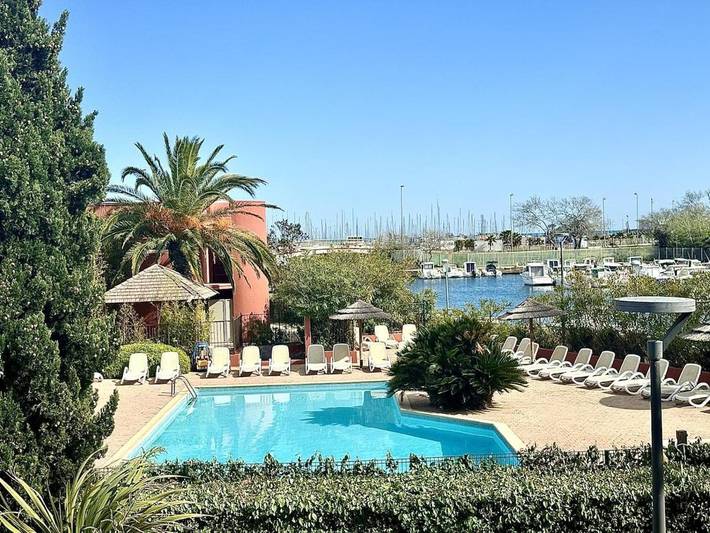 Gîte pour 4 personnes, avec terrasse et piscine dans Casino du Cap d'Agde