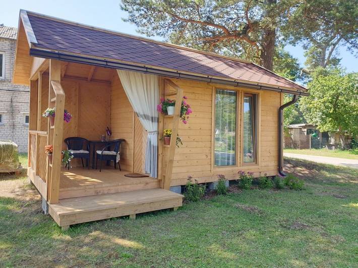 Location de vacances pour 2 personnes, avec terrasse et jardin dans Kolka