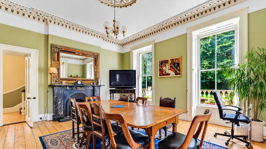 Fabulous 6-Bed Victorian Period House, Sleeps 12 in Derry, Condado de Londonderry