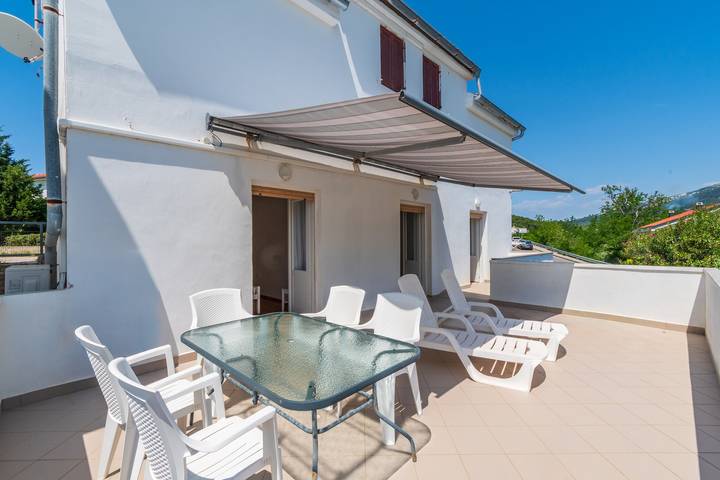 Ferienhaus für 8 Personen, mit Balkon und Garten in Banjol - 3