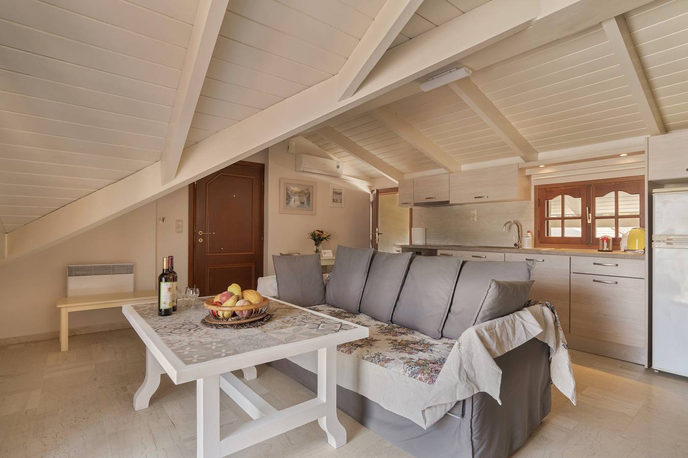 Entire apartment, Apartment 'Argostoli' with Private Terrace, Wi-Fi and Air Conditioning in Argostoli, Kefalonia