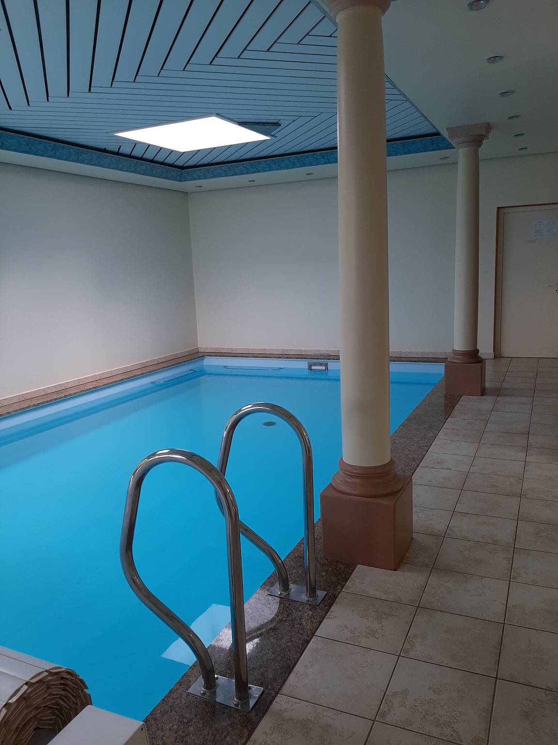 Ferienhaus 'Mit Schwimmhalle' mit privater Terrasse, privatem Garten und Wi-Fi in Burgthann, Franken