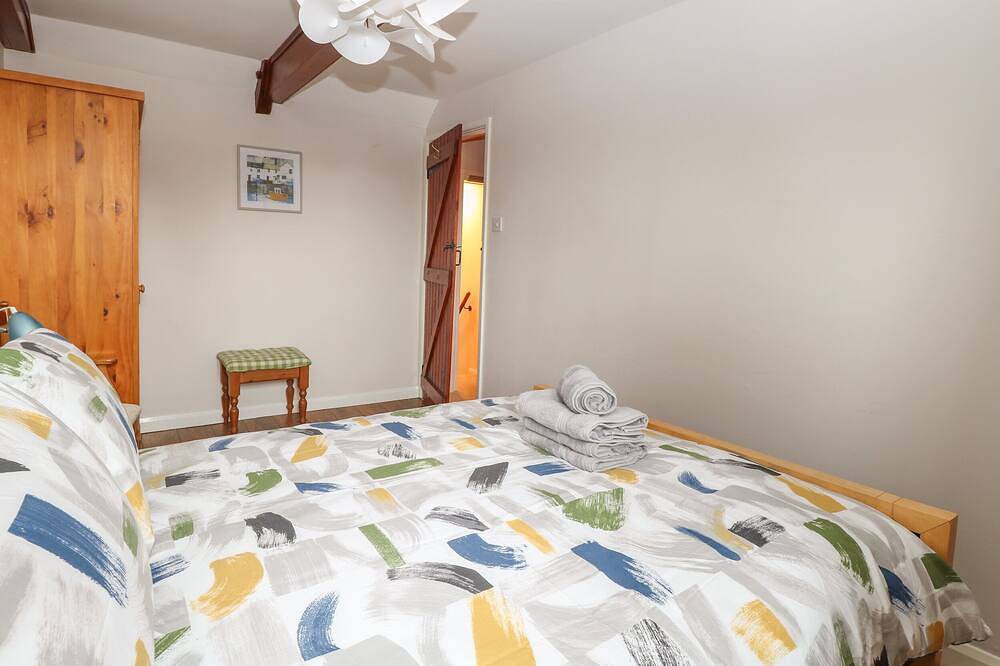 Compass Cottage, pet friendly, with open fire in Sheringham in Bodham, Norfolk Coast