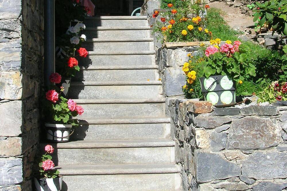 Appartement entier, Beau Gite 4 Personnes in Bozel, Massif de la Vanoise