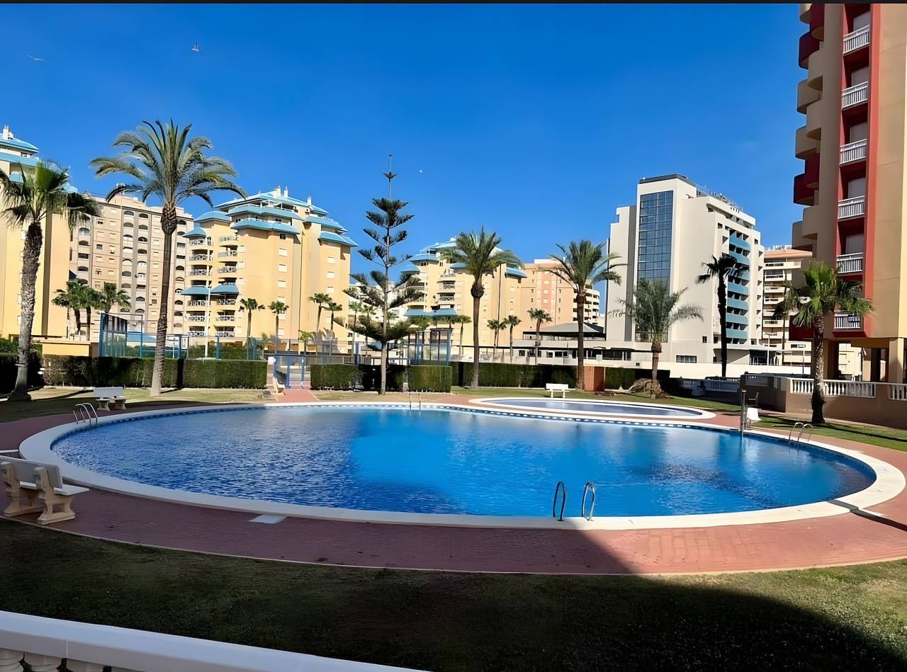 Apartamento entero, Apartamento 'La Manga Sunrise' con piscina comunitaria, Wi-Fi y aire acondicionado in Los Miradores del Puerto, San Javier