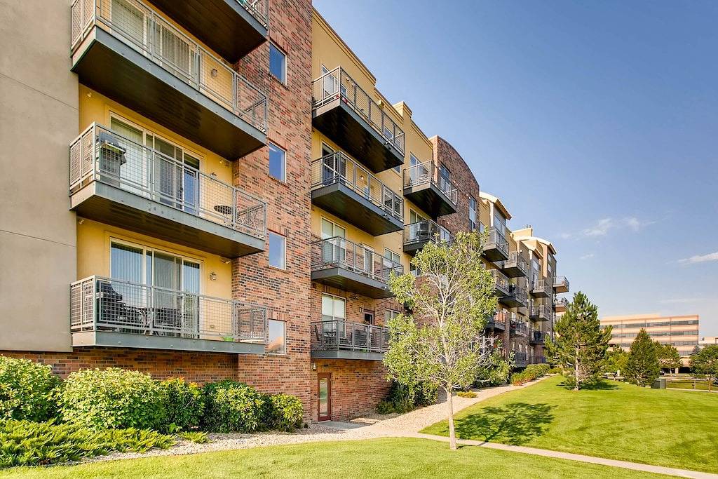 Ganze Wohnung, Luxus-Eigentumswohnung im Herzen der Dtc & Walking Distance zu Dry Creek Ligh Rail in Centennial, Arapahoe County
