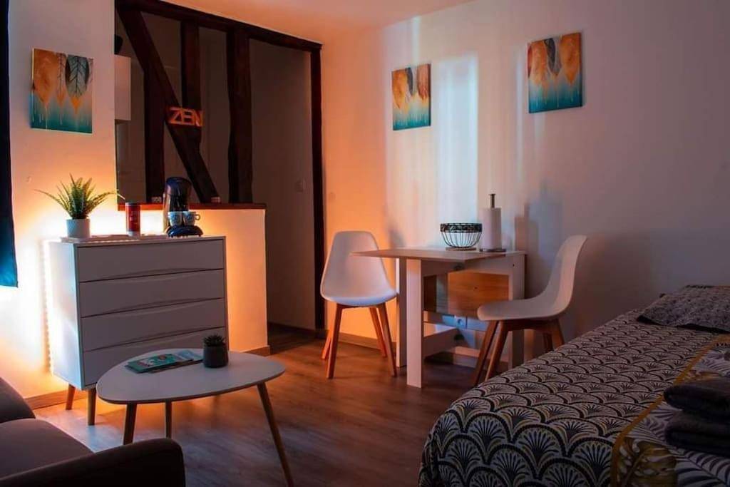 Appartement entier, One-Bedroom Apartment in Louviers, Région de Les Andelys