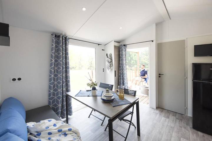 Camping pour 4 personnes, avec Terrasse et Piscine