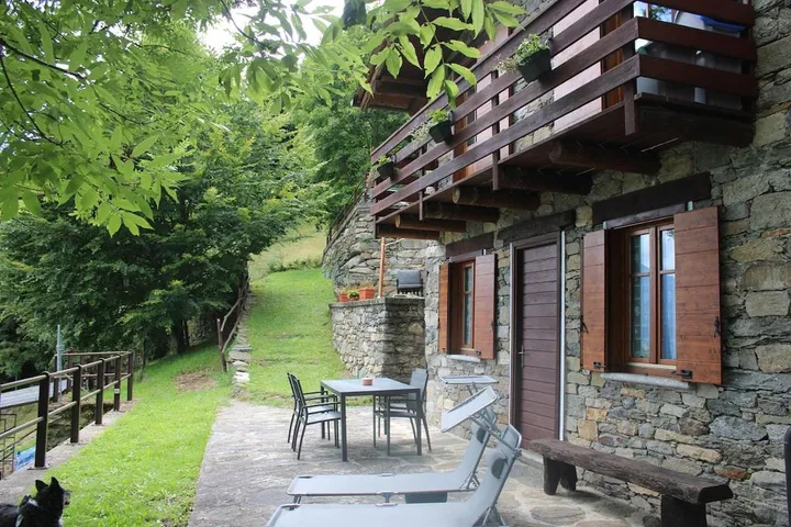 Chalet per 4 persone, con giardino e vista lago nonché panorama - 1