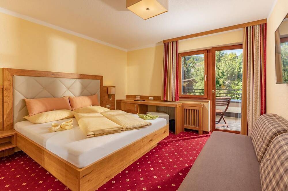 Doppelzimmer mit Dusche, Wc - Hotel Garni Hochwurzen in Rohrmoos, Schladming-Dachstein