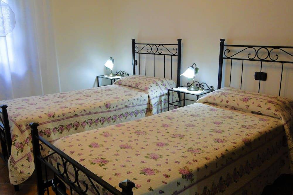 Sehr privates freistehendes Ferienhaus mit privatem solarbeheizten Pool in Villa Collemandina, Garfagnana