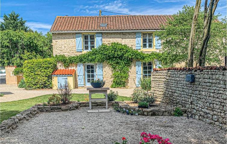 Location de vacances pour 2 personnes, avec piscine et jardin à Nanclars